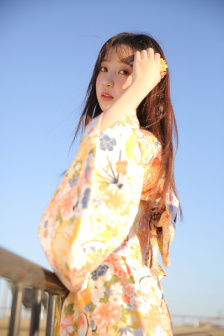 巜商务旅行女老板戴绿色帽的